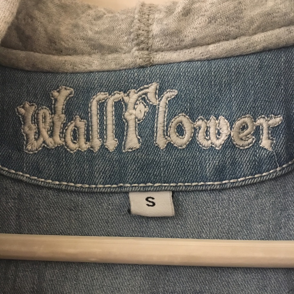 Cropped Jean Jacket - Picture 2 of 6